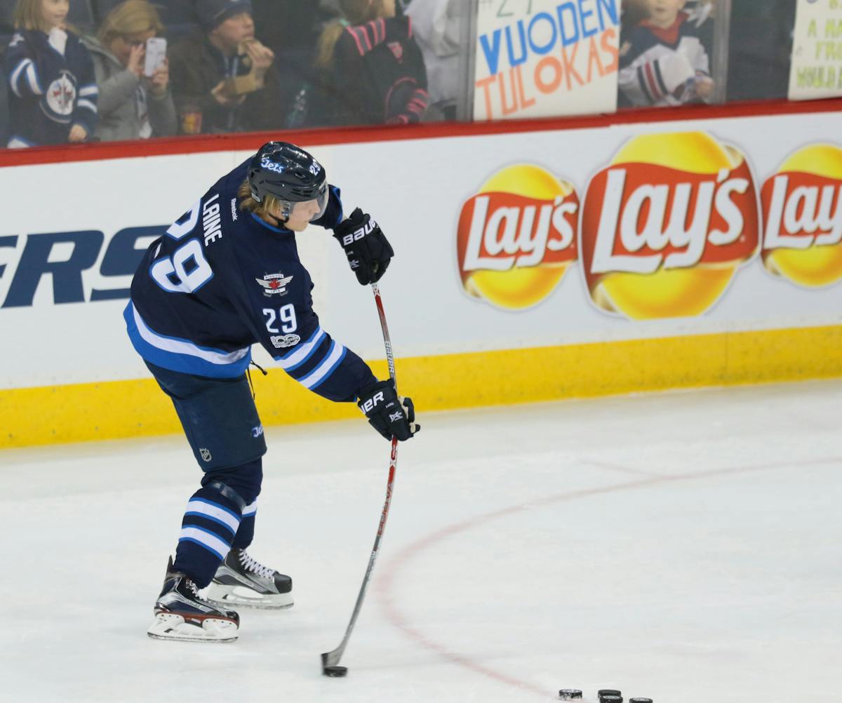 Rookie Patrik Laine has hat trick as Winnipeg Jets down Dallas