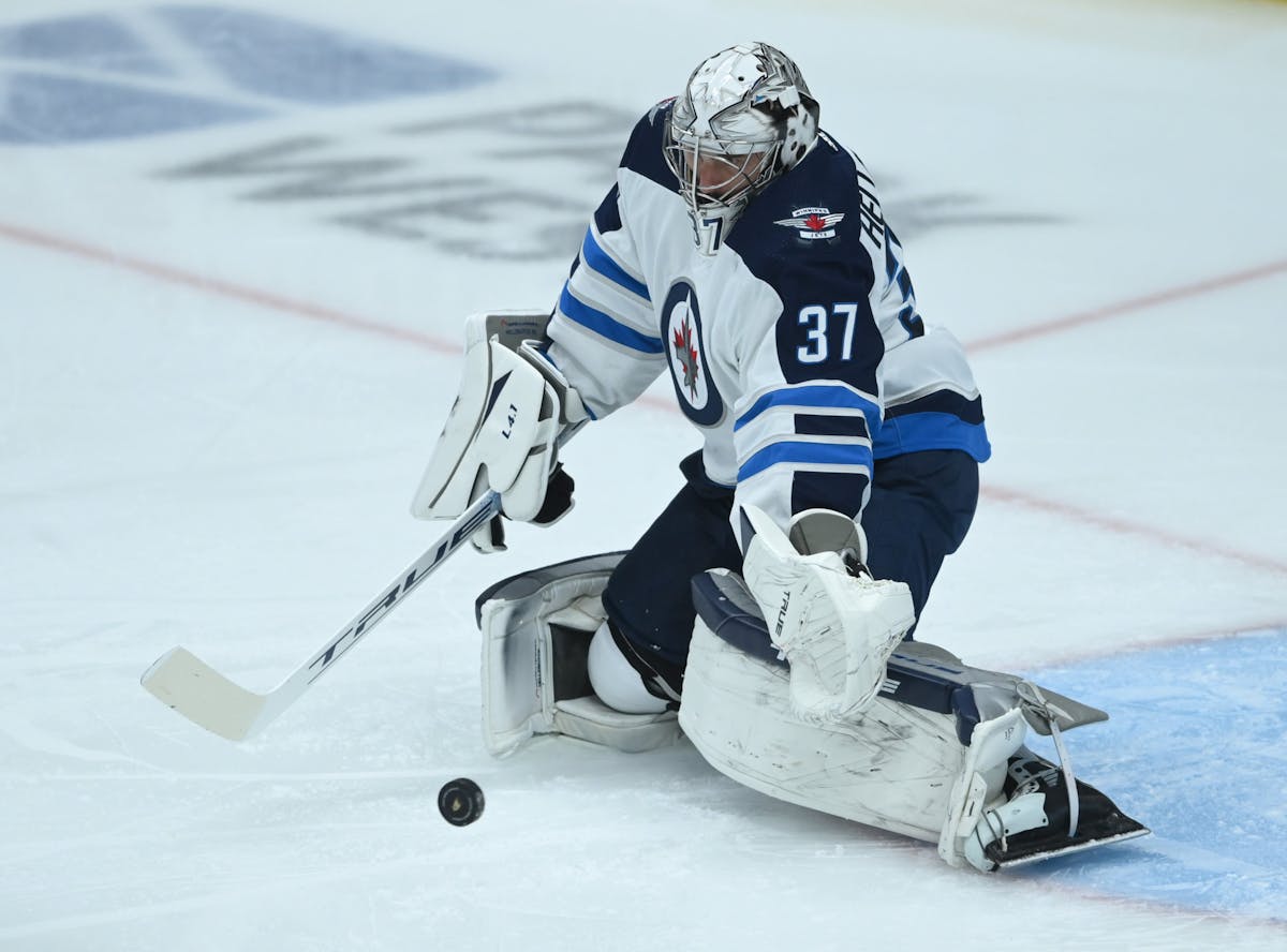 Jets' Blake Wheeler, Connor Hellebuyck sound off on questionable goalie  interference no-call