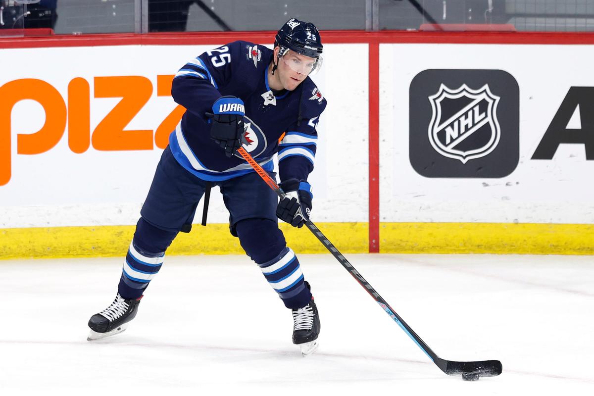 Paul Stastny Winnipeg Jets Unsigned Navy Jersey Skating vs