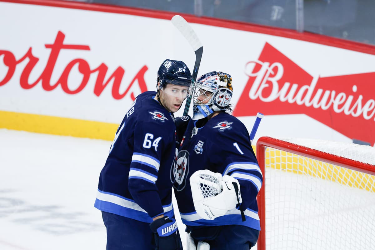 Eric Comrie makes 34 saves to lead the Jets to a 4-1 win against the Sabres